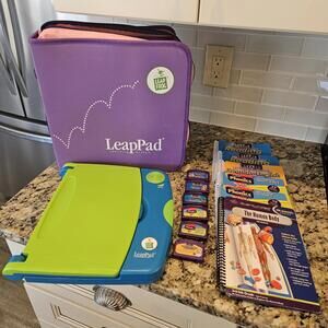 LeapPad Learning System w/Case, 6 Games, 7 Books. One Game Is Preloaded. Works!